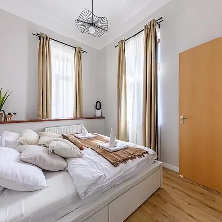 The Noble At Gozsdu Courtyard - 2br - Pool *