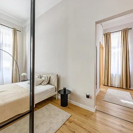 The Noble At Gozsdu Courtyard - 2br - Pool Διαμέρισμα Βουδαπέστη