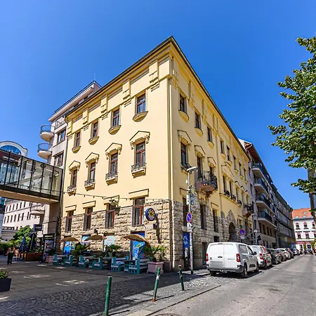 The Noble At Gozsdu Courtyard - 2br - Pool Διαμέρισμα *
