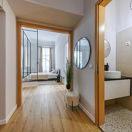 Апартаменты The Noble At Gozsdu Courtyard - 2br - Pool Будапешт